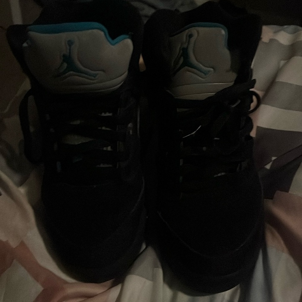 Selling these Jordan 5’s